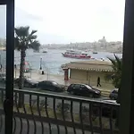 Sea Front Balcony 아파트 슬리에마