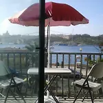 아파트 Sea Front Balcony 슬리에마